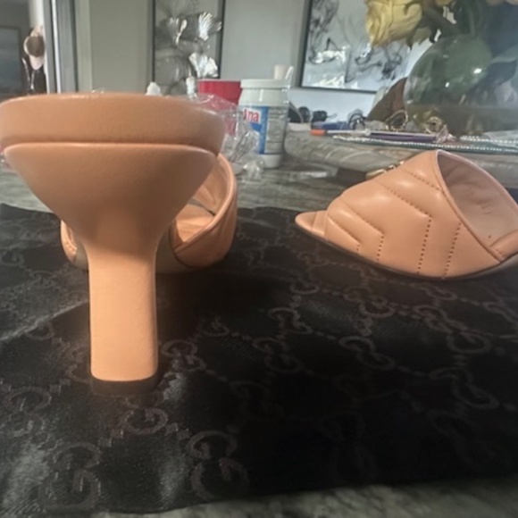 BEAUTIFUL GUCCI PUMP PEACH COLORED SANDALS! NEVER WORN! BRAND NEW!! WITH BOX! - Picture 10 of 16